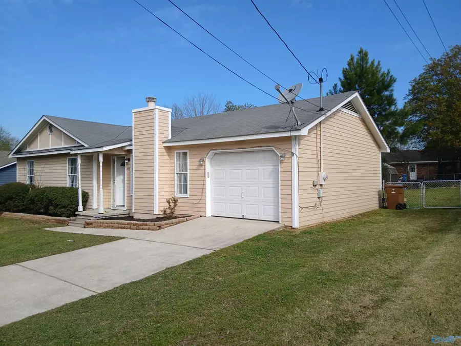 813 Sunshine Street, Hartselle, AL 35640 - #3