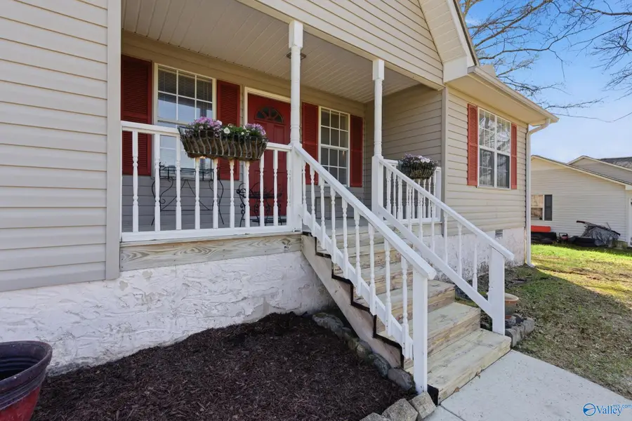 62 Clyde Circle, Guntersville, AL 35976 - #3