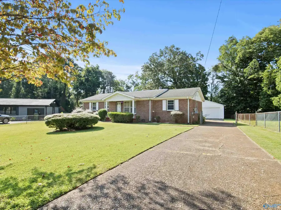 2917 NW Ford Place Nw, Huntsville, AL 35810 - #2