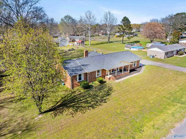 15209 Clodessa Drive, Athens, AL 35611