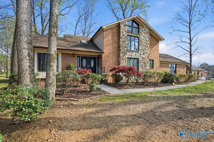 121 Fairington Road Nw, Huntsville, AL 35806 - #3