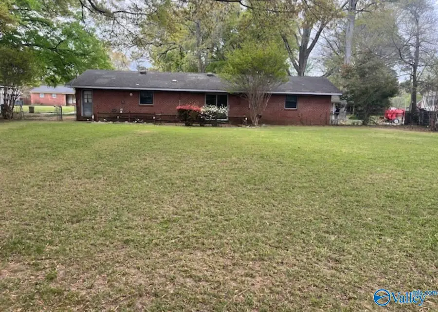 708 Edgewood Street Sw, Decatur, AL 35601 - #2