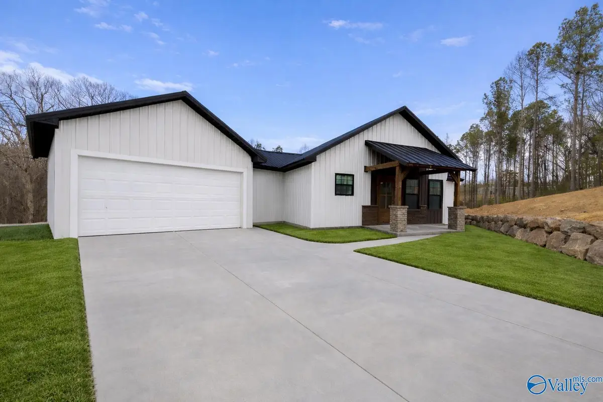 6400 Dalewood Lane, Guntersville, AL 35976 - #1