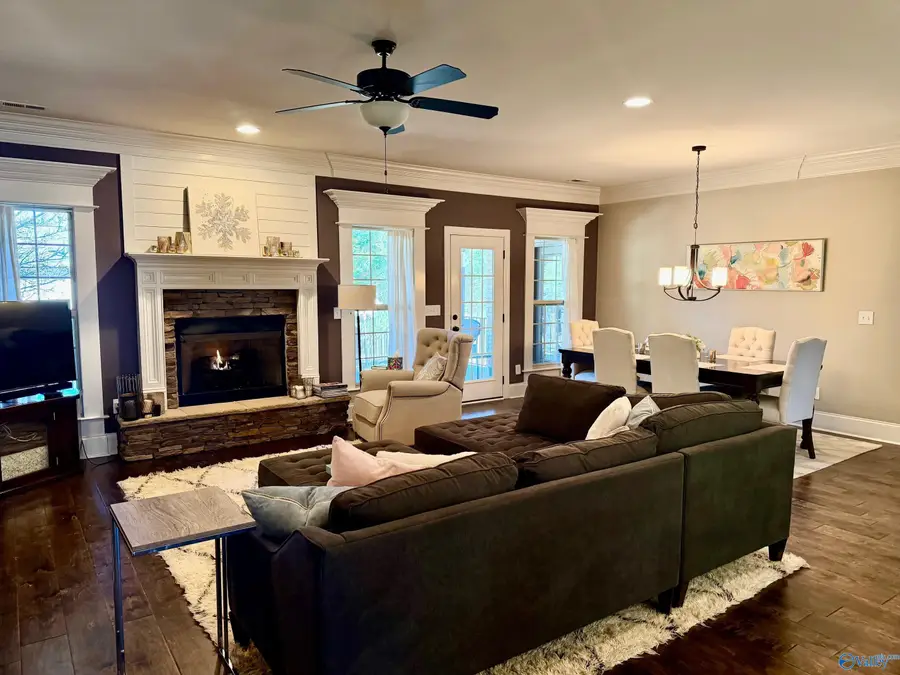 2715 Natures Trail Se, Owens Cross Roads, AL 35763 - #2