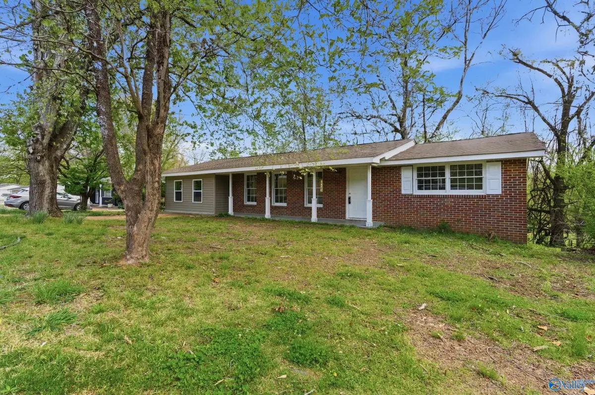 69 E Lakeside Drive, Florence, AL 35630 - #1