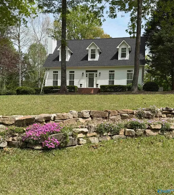 230 Cardinal Drive, Guntersville, AL 35976