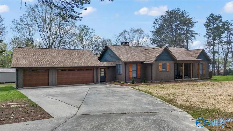 211 Bluff Pointe Road, Guntersville, AL 35976 - #2