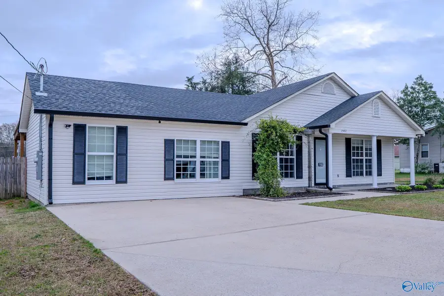 1502 Vest Street Sw, Hartselle, AL 35640 - #3