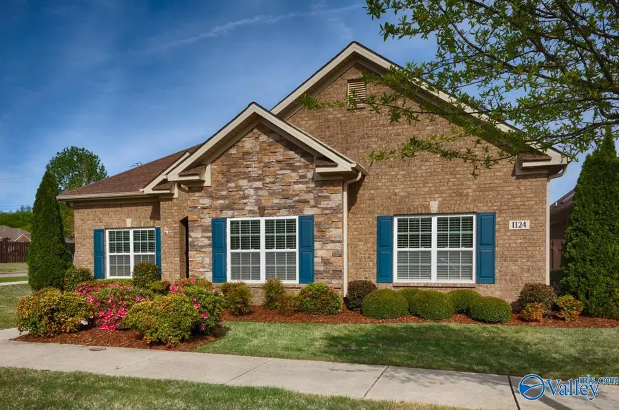 1124 Corner Brook Nw, Huntsville, AL 35806 - #2