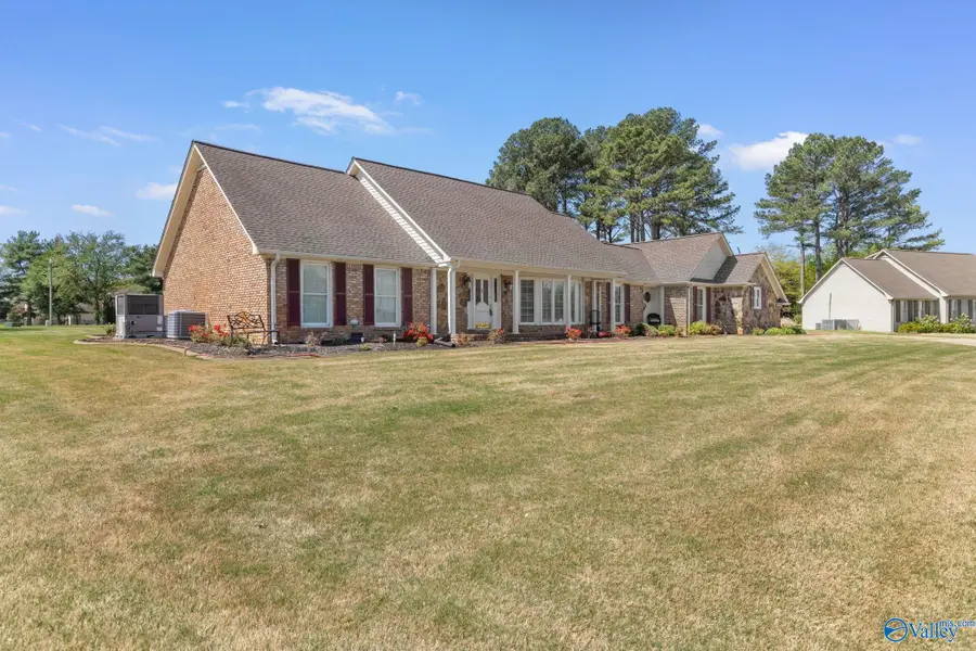 112 Hickory Drive, Muscle Shoals, AL 35661 - #2