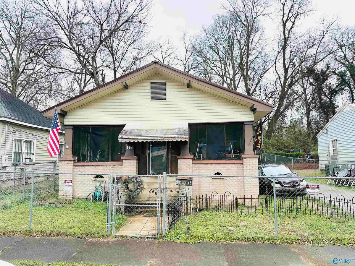 904 Spruce Street, Gadsden, AL 35901 - #1