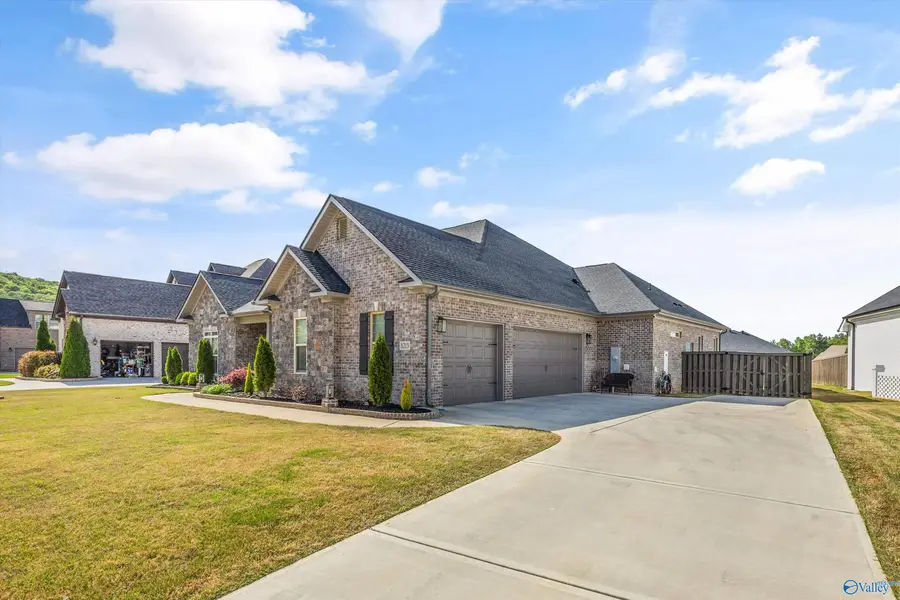 8213 Nantucket Circle, Owens Cross Roads, AL 35763 - #3