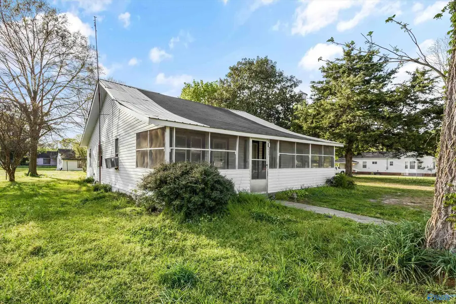131 College Street, Courtland, AL 35618 - #2