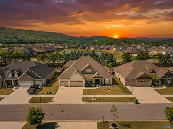 7614 Flint Crossing Circle, Owens Cross Roads, AL 35763