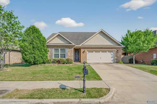 3015 Mallard Point Drive, Owens Cross Roads, AL 35763