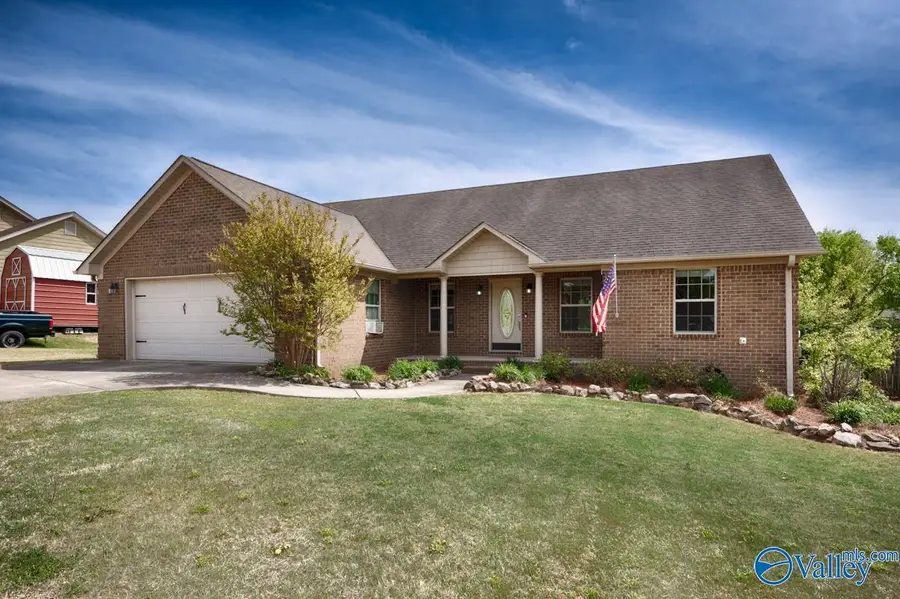 120 Hubert Road, New Market, AL 35761 - #3