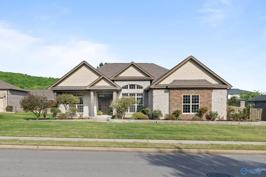 2715 Natures Trail Se, Owens Cross Roads, AL 35763 - #2