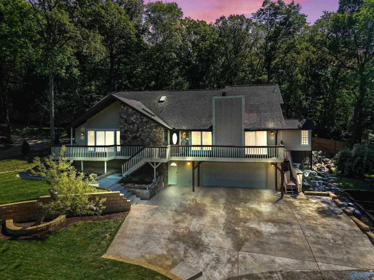 7705 Oakridge Drive Se, Huntsville, AL 35802 - #1