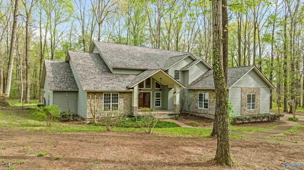 674 County Road 555, Valley Head, AL 35989