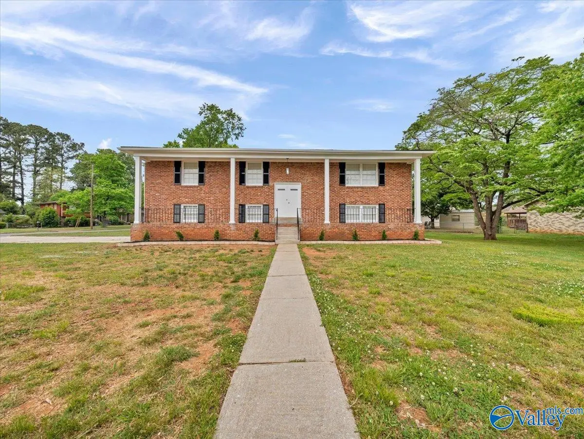7700 Carlton Drive Sw, Huntsville, AL 35802 - #1