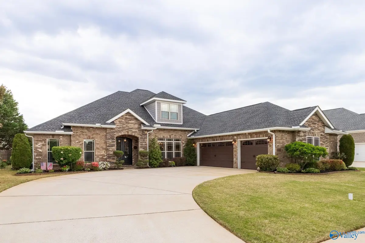 6 Holly Park Blvd, Huntsville, AL 35824 - #1