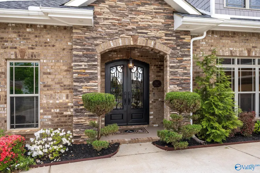6 Holly Park Blvd, Huntsville, AL 35824 - #2