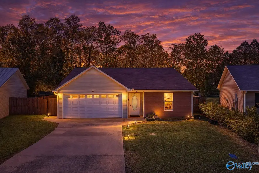 326 Autumnwood Drive, Rainbow City, AL 35906 - #2