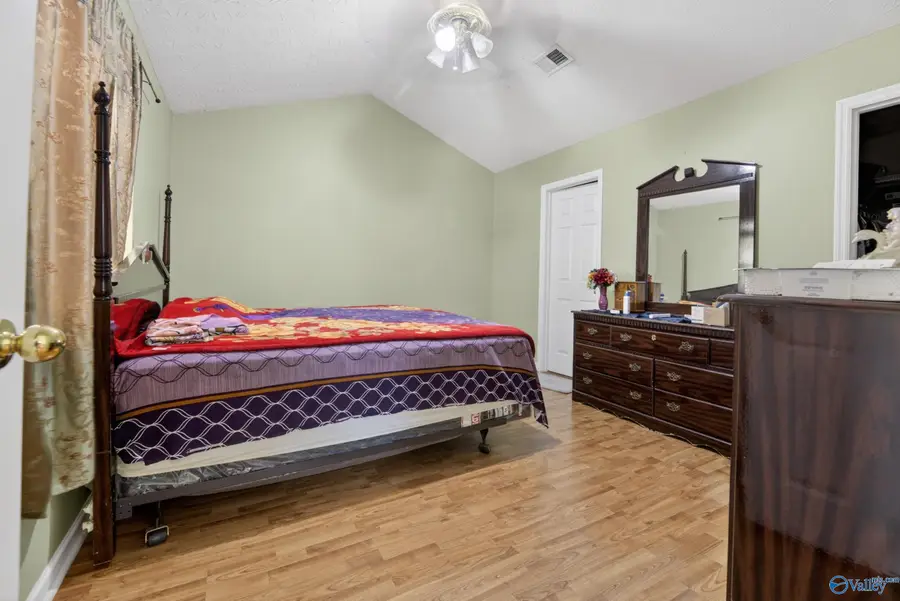 326 Autumnwood Drive, Rainbow City, AL 35906 - #3
