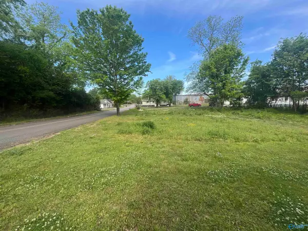 203 2nd Avenue E, Centre, AL 35960