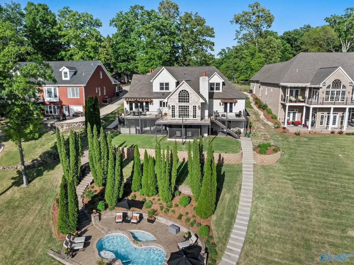 605 Hunter Point Cove, Muscle Shoals, AL 35661 - #1