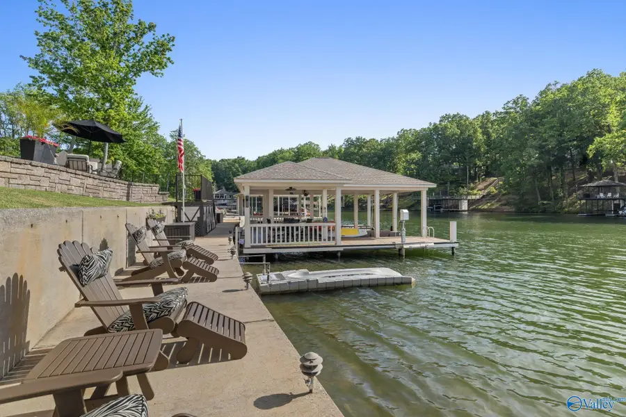 605 Hunter Point Cove, Muscle Shoals, AL 35661 - #2