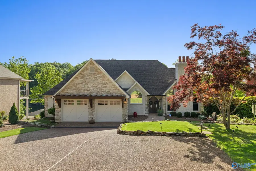 605 Hunter Point Cove, Muscle Shoals, AL 35661 - #3
