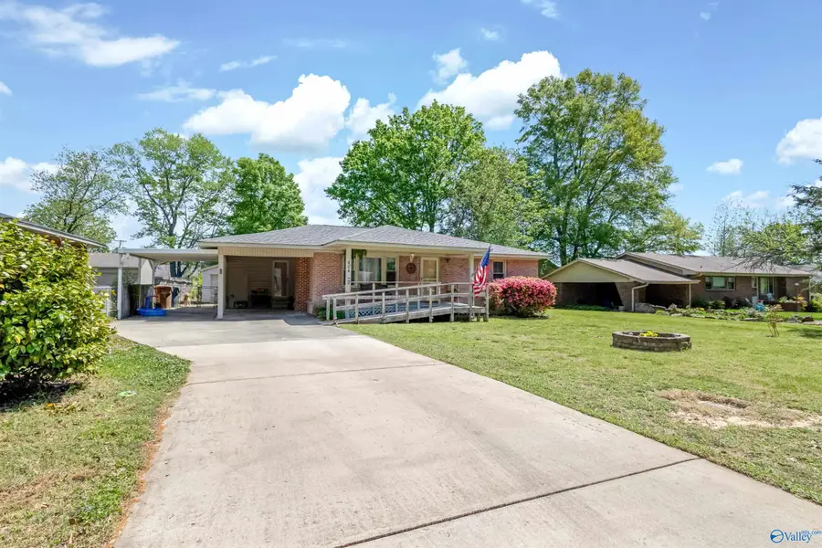 404 Cedar Street Nw, Hartselle, AL 35640 - #3