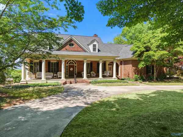 451 Panorama Way E, Guntersville, AL 35976