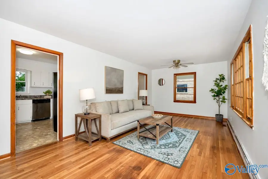 3909 Crestview Drive Nw, Huntsville, AL 35816 - #3