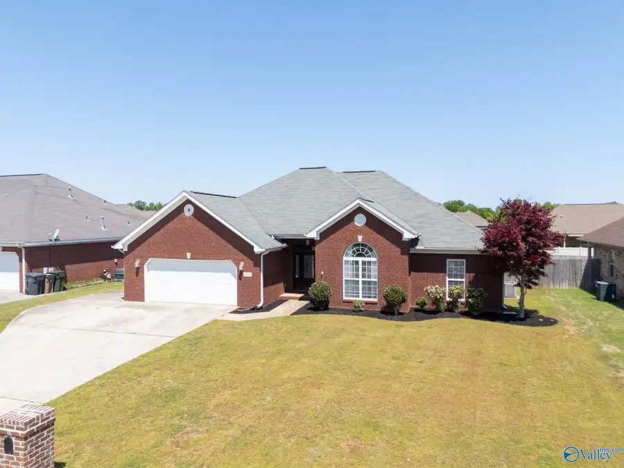 2622 Buckingham Gate Sw, Decatur, AL 35603 - #3