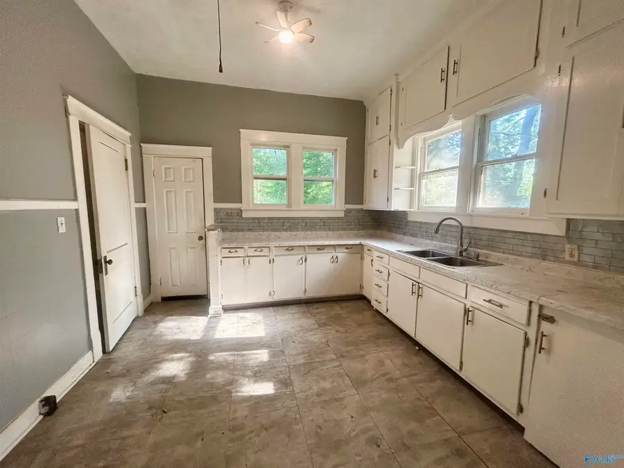 404 7th Avenue Sw, Decatur, AL 35601 - #2