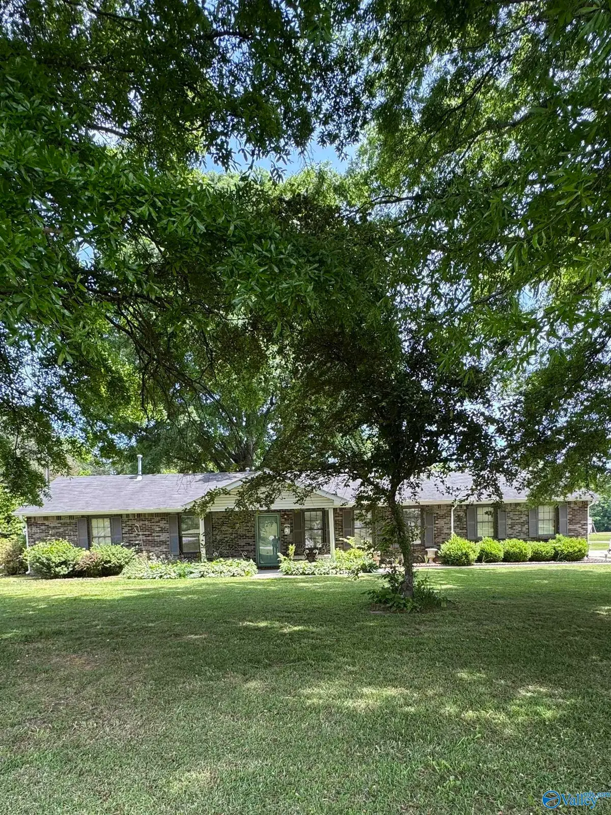 1861 New Center Road, Hartselle, AL 35640 - #1