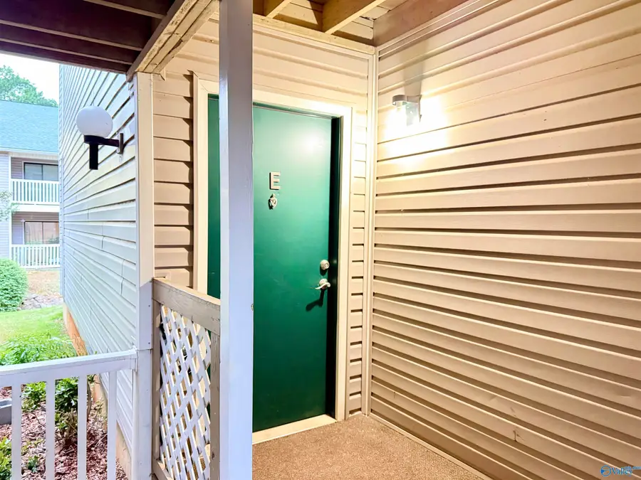 6618 Willow Pointe Drive Nw #E, Huntsville, AL 35806 - #2