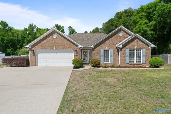 201 Deer Tracks Circle, Owens Cross Roads, AL 35763