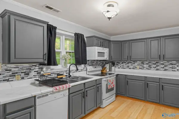 606 River Bluff Drive, Sheffield, AL 35660