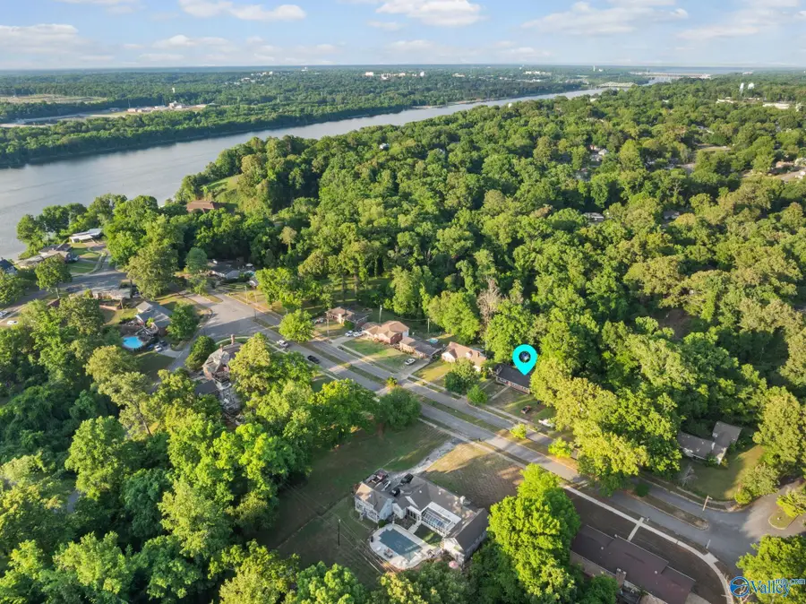 606 River Bluff Drive, Sheffield, AL 35660 - #3