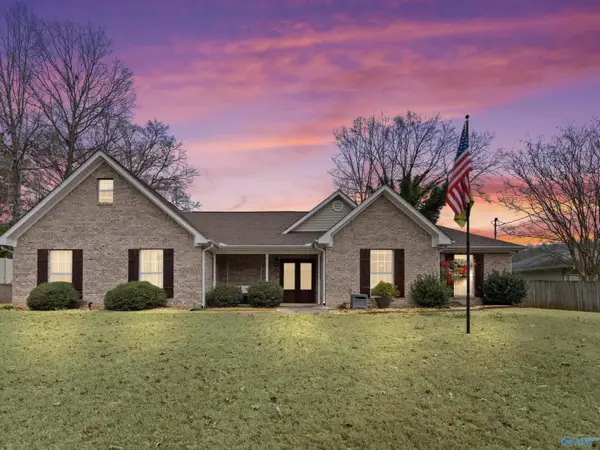 5301 Jefferson Circle, Guntersville, AL 35976