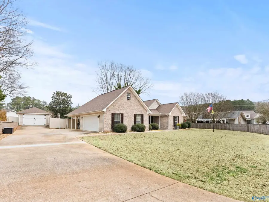5301 Jefferson Circle, Guntersville, AL 35976 - #2