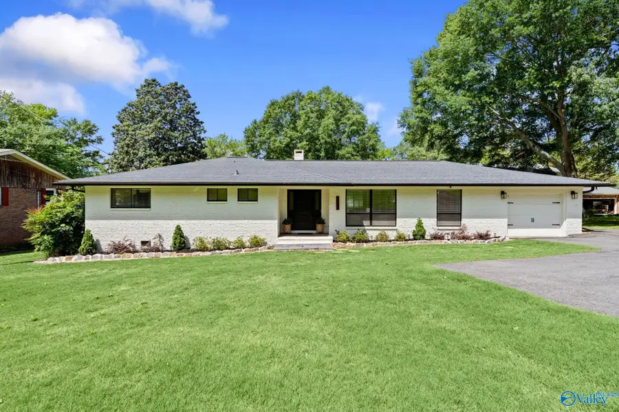 6304 Spring Creek Drive, Guntersville, AL 35976 - #2
