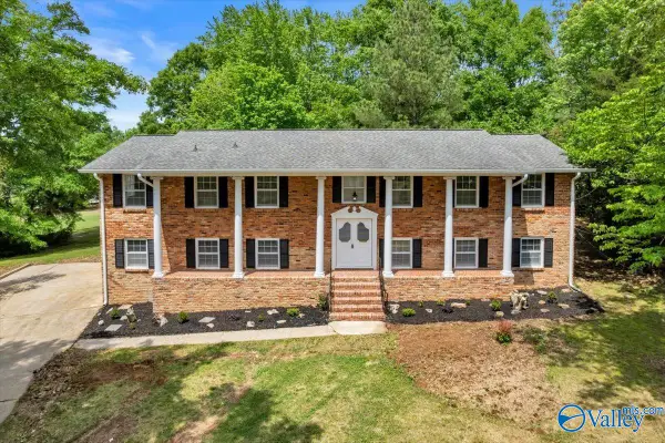 8007 Greenwillow Court Se, Huntsville, AL 35802