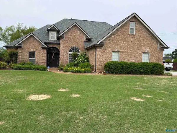 25166 Castlebury Drive, Athens, AL 35613