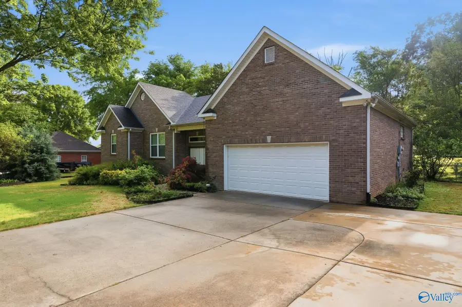 3326 Valley Forge Road, Decatur, AL 35603 - #2