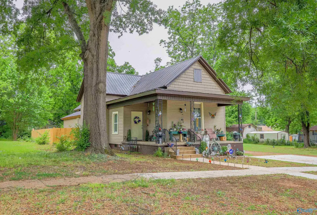 411 5th Avenue Sw, Decatur, AL 35601 - #1