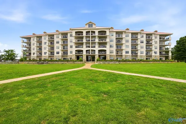 12100 Two Rivers Drive #B2-2, Athens, AL 35611
